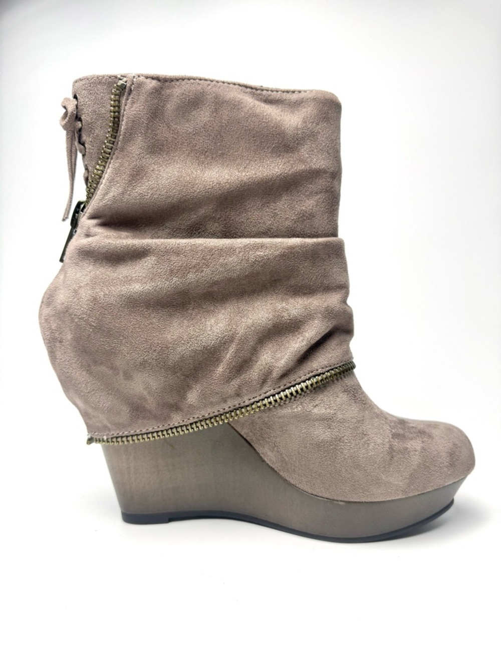 Women’s Size 7.5 Taupe Wedge Ankle Boots Slouchy Zip Accent - Picture 2 of 10